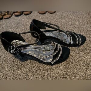 Delicacy Elegant Black Women's Sandals with Rhinestone Accents- used